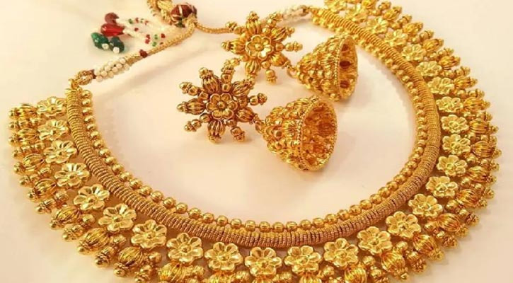 Gold price drops by Tk 1,084 per bhori