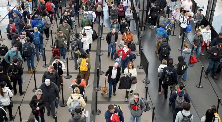 More than three million travellers pass through US security, a record
