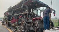 18 killed as bus rams into milk tanker in Uttar Pradesh, India 