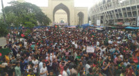 Students march towards Bangabhaban breaking barricades