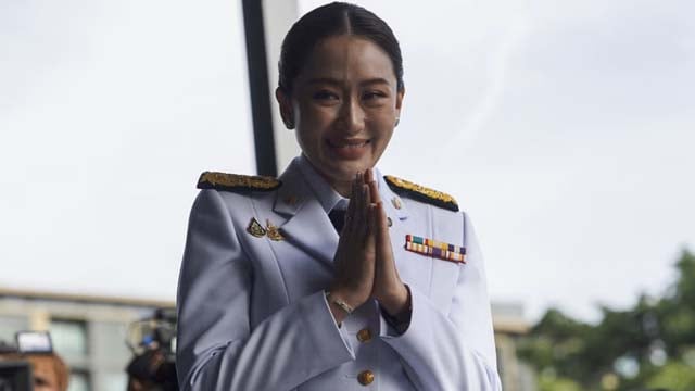 Thai king appoints Shinawatra heiress as new PM