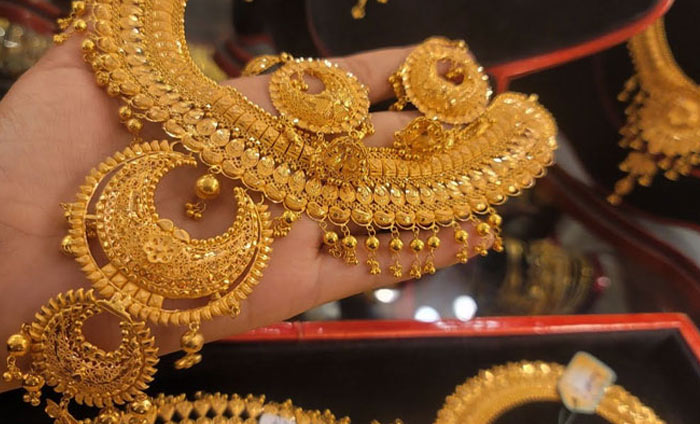 Gold price rise again by Tk1,936 per bhori