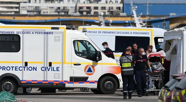 12 killed as migrant boat sinks in Channel
