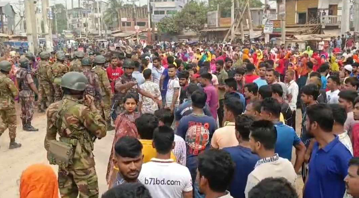 Gazipur RMG workers block highway for attendance bonus