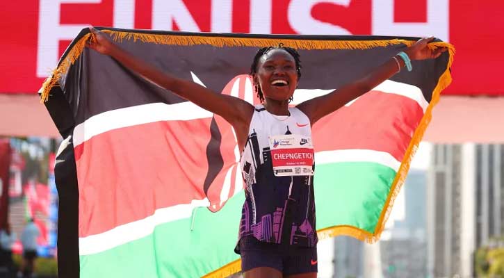 Kenya’s Ruth Chepngetich breaks women’s world record at Chicago Marathon