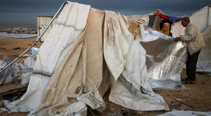 US gives Israel 30 days to boost Gaza aid 