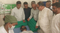 Mirza Abbas visits Nurul Haque at DMCH