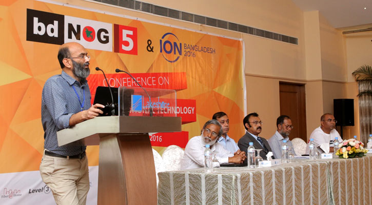 আবিস্কারসমূহের মধ্যে প্রসারের ক্ষেত্রে এগিয়ে ইন্টারনেট