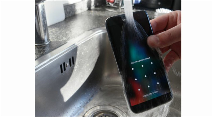 ‘গ্যালাক্সি ফ্যাবলেট’ পানিতে আধাঘণ্টা রাখলেও ক্ষতি নেই