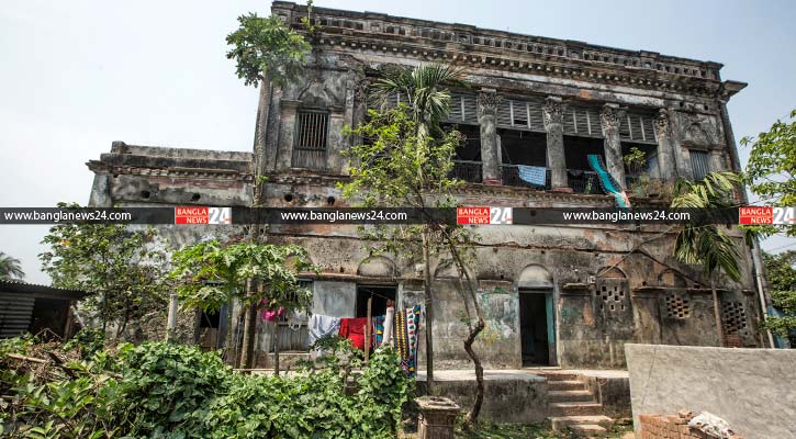 লোকচক্ষুর অন্তরালে ক্ষয়িষ্ণু জমিদার বাড়ি