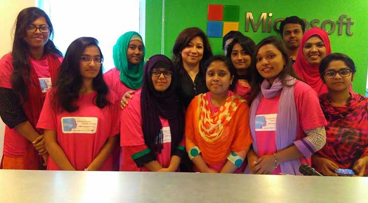 ‘গার্লস ইন আইসিটি’র প্রোগামিং কনটেস্টে বিজয়ীদের পুরস্কৃত