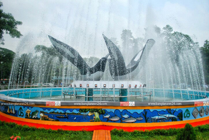 দোয়েল চত্বরের তিলোত্তমায় মুগ্ধ পথচারী