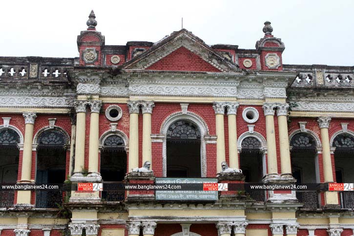 জমিদার বাড়ির স্মৃতি বুকে দাঁড়িয়ে অর্ধশতাব্দীর মুড়াপাড়া কলেজ