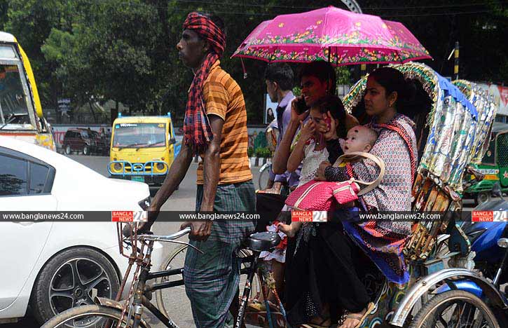 রোদ-বৃষ্টিতে ছাতা