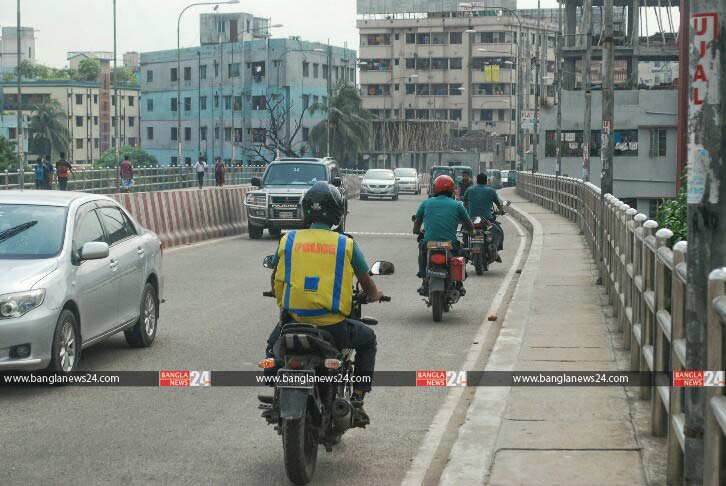 উল্টোপথে ৩ আইন রক্ষক!