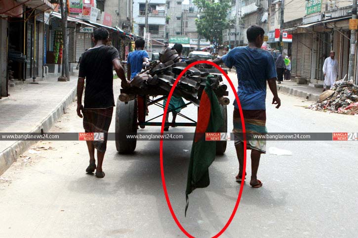জাতীয় পতাকা ঝোলে ঠেলাগাড়িতে!