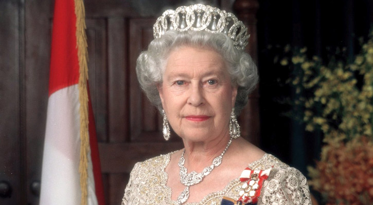 রানী দ্বিতীয় এলিজাবেথের সিংহাসনে বসেন