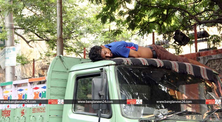 কলকাতায় ক্লান্ত ঘুম