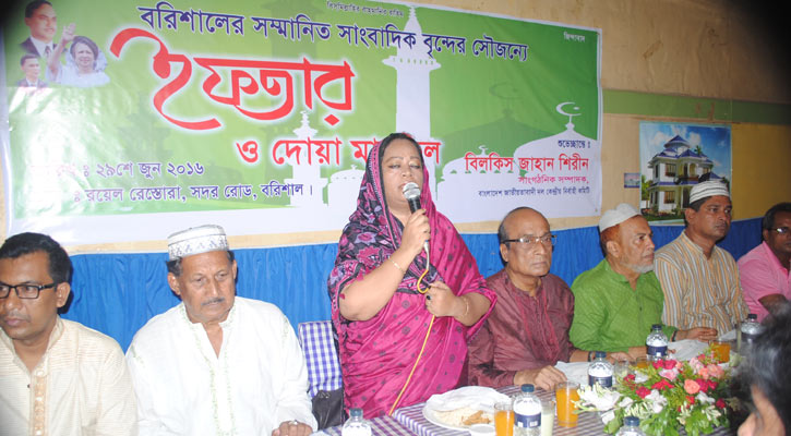 বরিশালে বিএনপি নেত্রী শিরীনের ইফতার