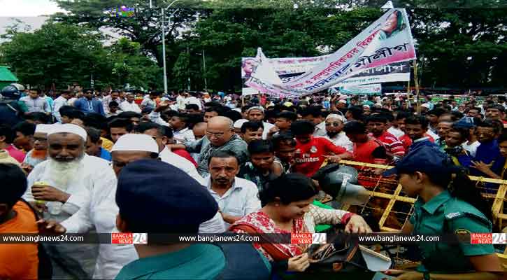 জঙ্গিমুক্ত বাংলাদেশের দাবিতে শহীদ মিনারে হাজারো মানুষ
