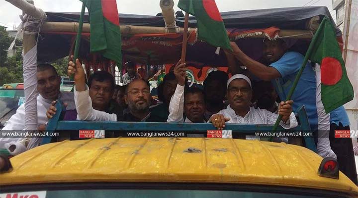 জঙ্গি হামলার প্রতিবাদ জানাতে ঢাকার পথে এমপি এনামুর