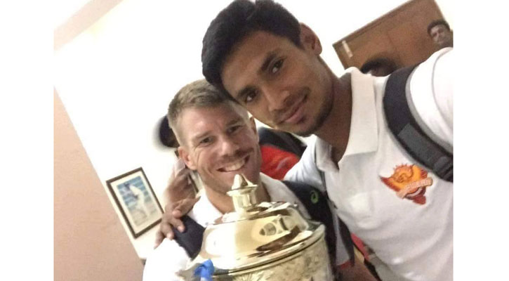 জন্মদিনে ওয়ার্নারকে মোস্তাফিজের শুভেচ্ছা