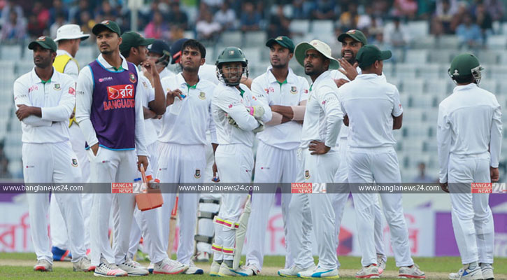 ঢাকা টেস্টের প্রথম দিনে বোলারদের আধিপত্য