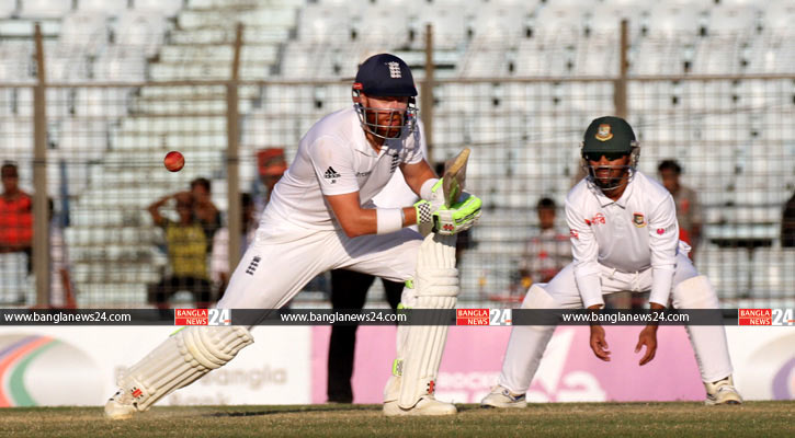 রুট-বেয়ারস্টো জুটিতে ইংলিশদের ঘুরে দাঁড়ানোর চেষ্টা