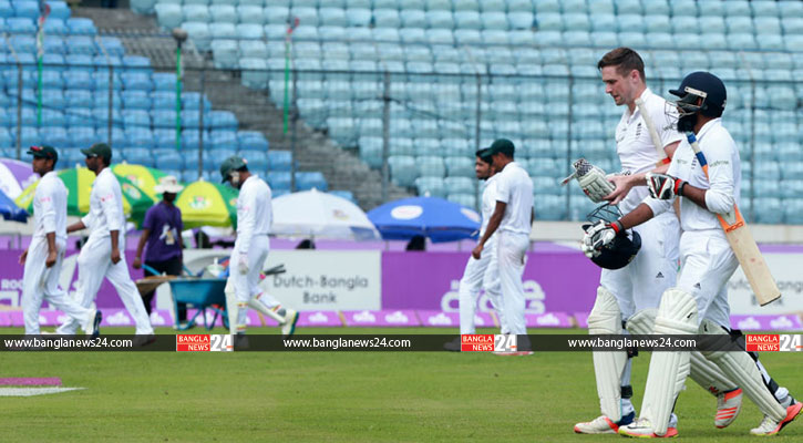 নবম উইকেট জুটিকেই এগিয়ে রাখলেন ওকস