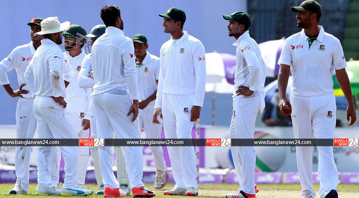 উকস-রশিদ জুটিতে মুশফিকদের দীর্ঘশ্বাস