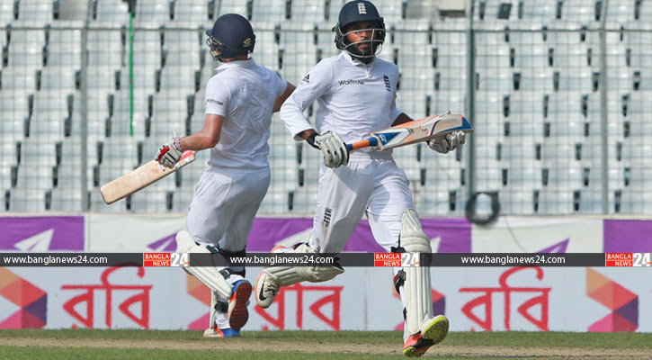নবম উইকেটে রশিদ-উকসের প্রতিরোধ