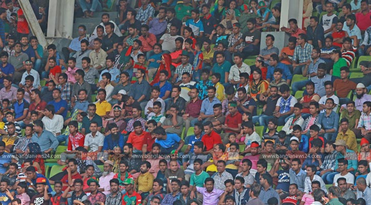 থমকে যাওয়া উল্লাস ফিরেছে গ্যালারিতে