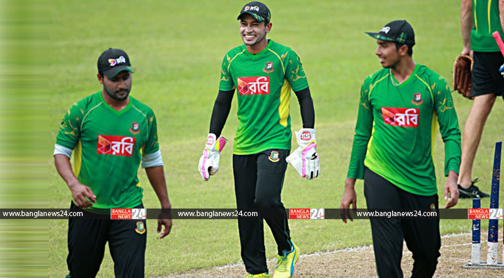 উপরে ওঠার অপেক্ষায় মুশফিক বাহিনী