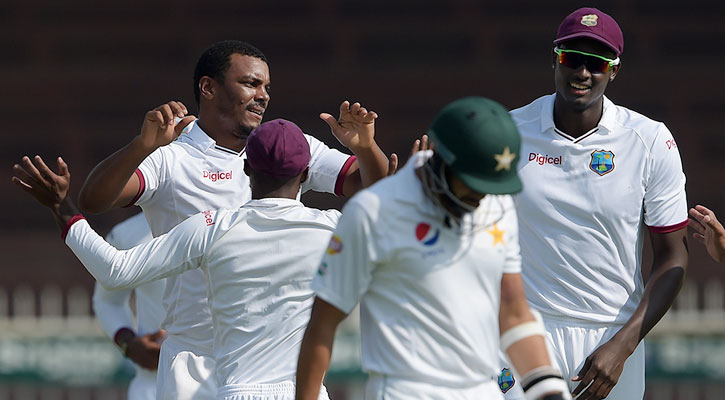 শারজাহ টেস্টে ক্যারিবীয় বোলারদের দাপট