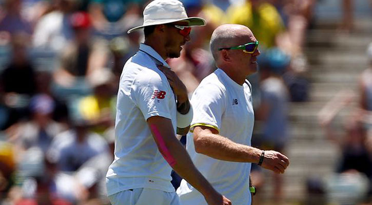 মাঠ থেকে হাসপাতালে, সিরিজ শেষ স্টেইনের