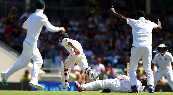 শরীর শূন্যে ভাসিয়ে বিরল রানআউট (ভিডিওসহ)