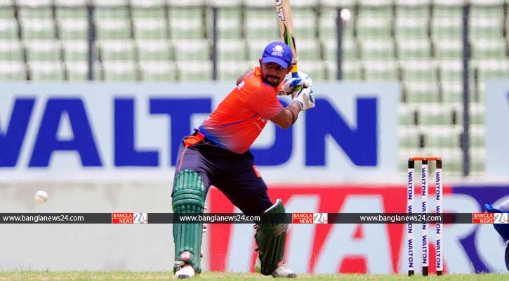 আশা ছাড়ছেন না নাফিস