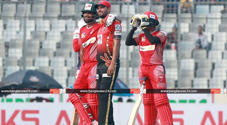 কুমিল্লা নয়, মাশরাফিকে হারিয়ে তৃপ্ত তামিম