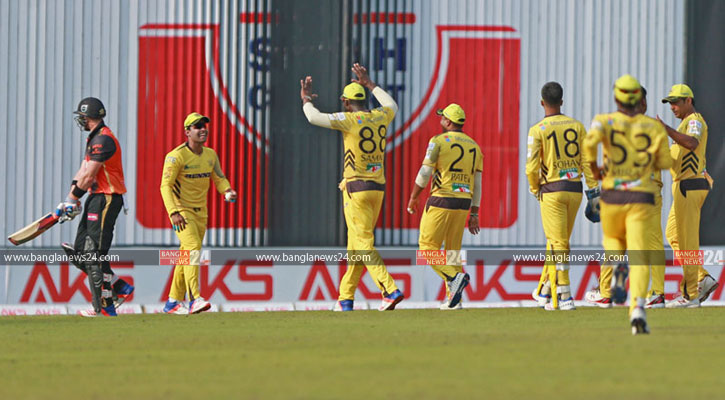 মাহমুদউল্লাহ-কাপালির উইকেট হারিয়ে বিপাকে খুলনা