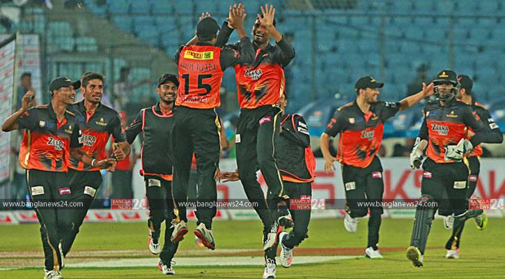 রোমাঞ্চকর ম্যাচে জয় তুলে নিল খুলনা