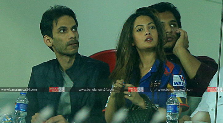 বিপিএল দেখতে মিরপুরে রিয়া সেন
