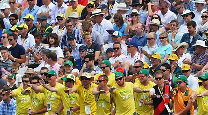 ক্রিকেটার নয়, দর্শক বহিষ্কার তিন বছর