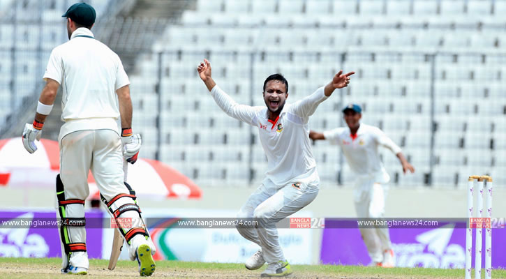 ম্যাক্সওয়েলকে ফিরিয়ে জয়ের পথ দেখাচ্ছেন সাকিব