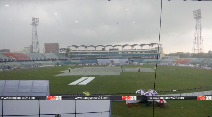 বৃষ্টির কারণে তৃতীয় দিনের খেলায় বিলম্ব