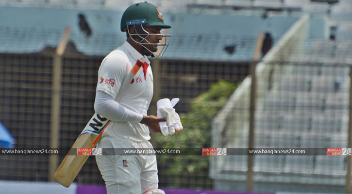 ইমরুলের উইকেট হারিয়ে বিপাকে বাংলাদেশ