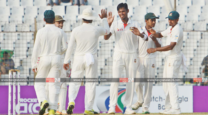 অজিদের শেষ উইকেটের পতন ঘটালেন মোস্তাফিজ