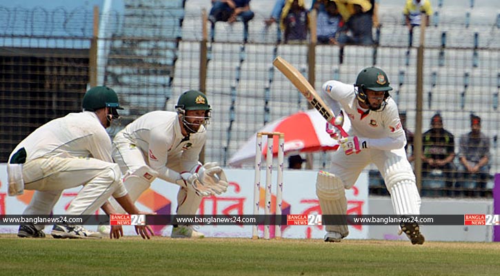 মুশফিকের বিদায়ে সাত উইকেটের পতন