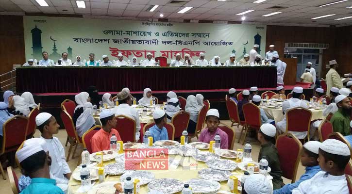 খালেদাকে ছাড়া এতিমদের নিয়ে বিএনপির ইফতার