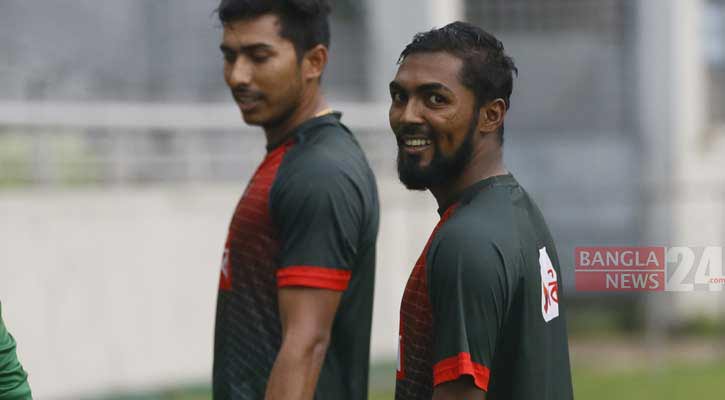 ২৫টি সেলাই পড়েছে অপুর হাতে