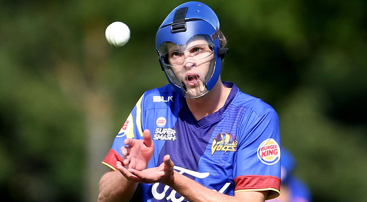 এবার বোলাররাও পরবেন হেলমেট!